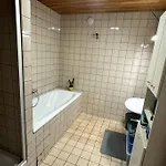 Schoene In Gruener Lage Mit Fitnessgeraet *