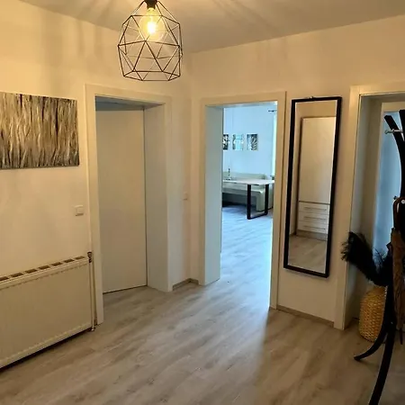 Schoene In Gruener Lage Mit Fitnessgeraet *