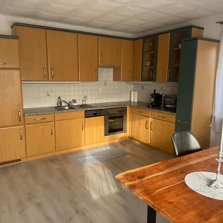 Schoene In Gruener Lage Mit Fitnessgeraet Apartman *