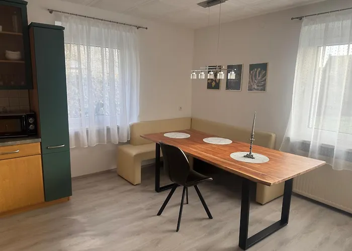 Lägenhet Schoene In Gruener Lage Mit Fitnessgeraet