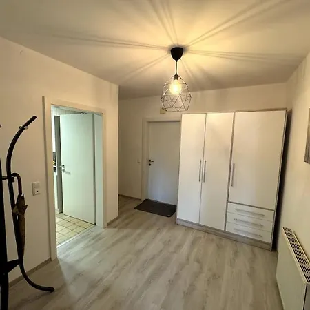 Schoene In Gruener Lage Mit Fitnessgeraet * Linz