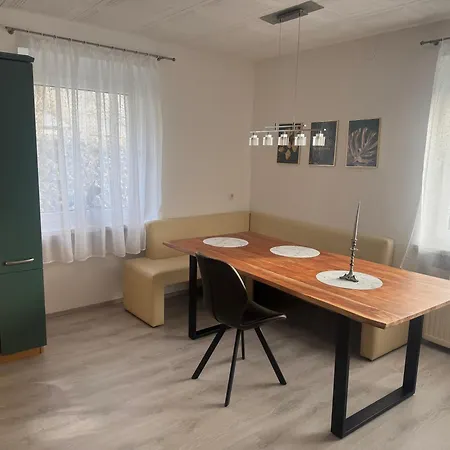 Lägenhet Schoene In Gruener Lage Mit Fitnessgeraet